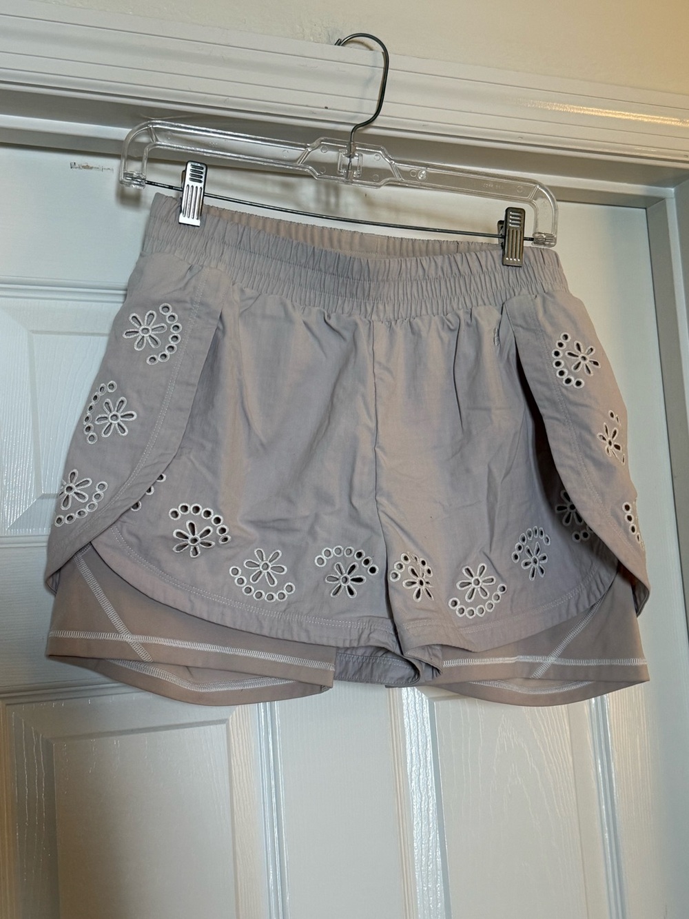 Sweaty Betty Broderie Anglaise Short SZ 6